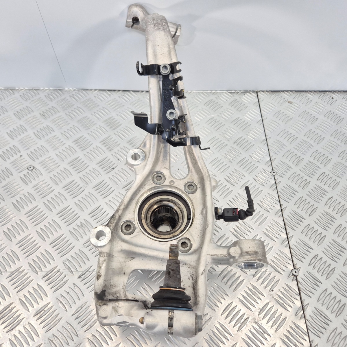 Fuso Mozzo Anteriore Sinistro Audi A4 A5 B9 OEM 2015-2023 OEM 8W0407559 - immagine 7