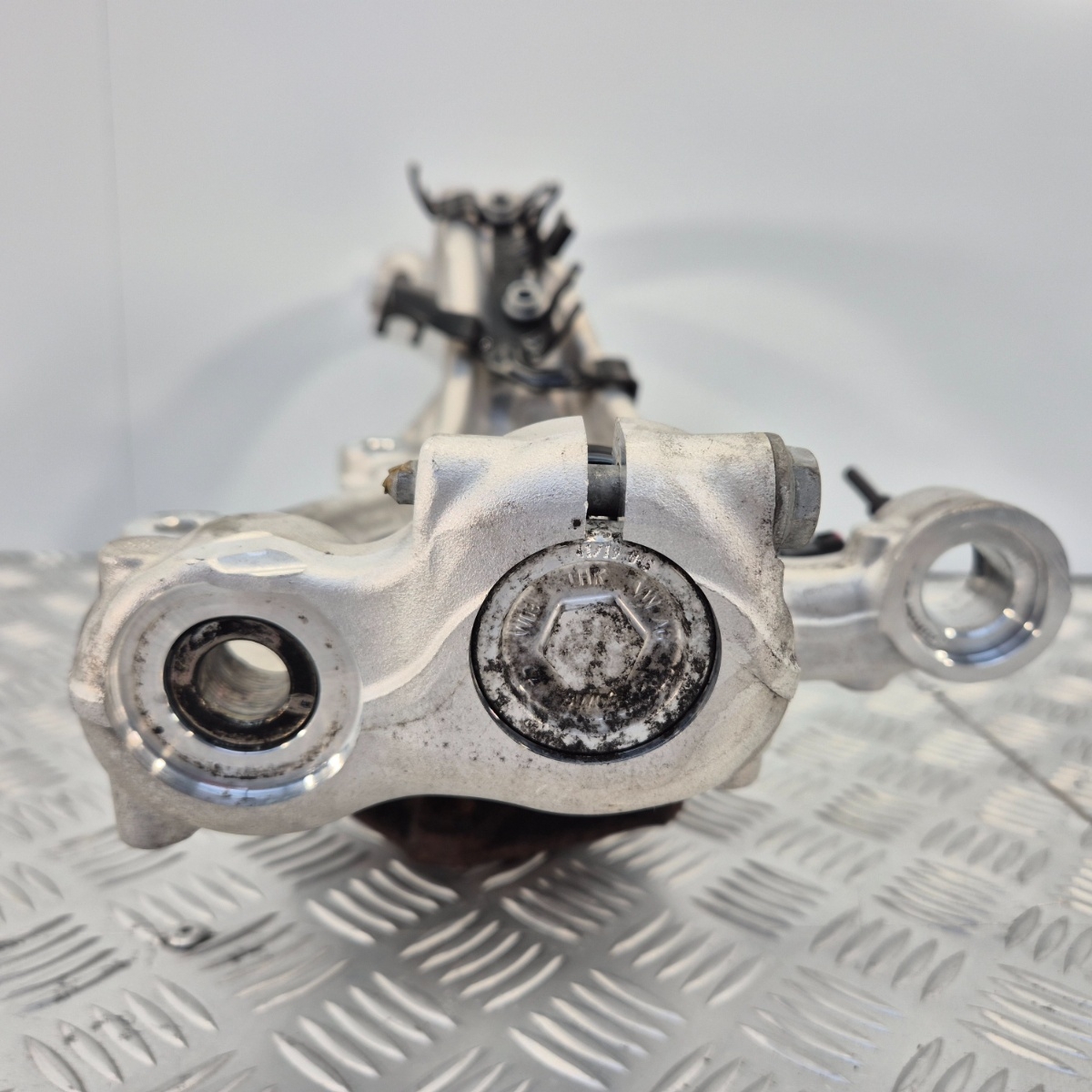 Fuso Mozzo Anteriore Sinistro Audi A4 A5 B9 OEM 2015-2023 OEM 8W0407559 - immagine 6