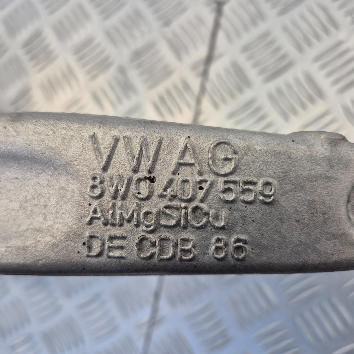 Fuso Mozzo Anteriore Sinistro Audi A4 A5 B9 OEM 2015-2023 OEM 8W0407559 - immagine 8