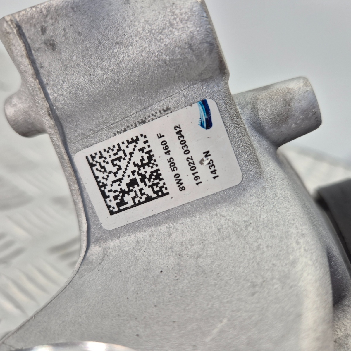 Fuso Portamozzo Posteriore Destro Audi A4 A5 Q5 2015–2024 OEM 8W0505460F - immagine 2