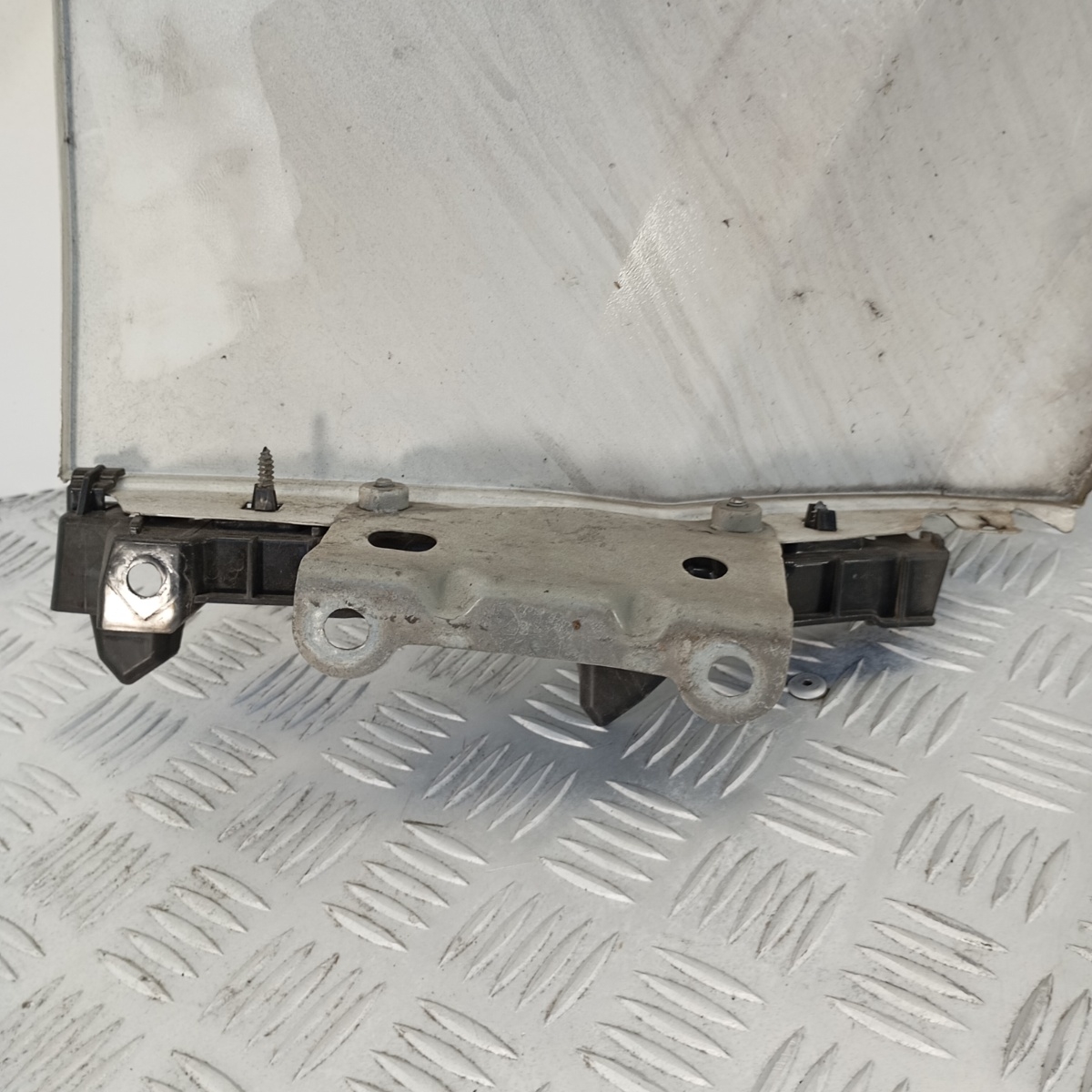 Parafango anteriore destro VW Crafter MAN TGE 2017–2024 OEM 7C0821110 originale lamierato - immagine 8