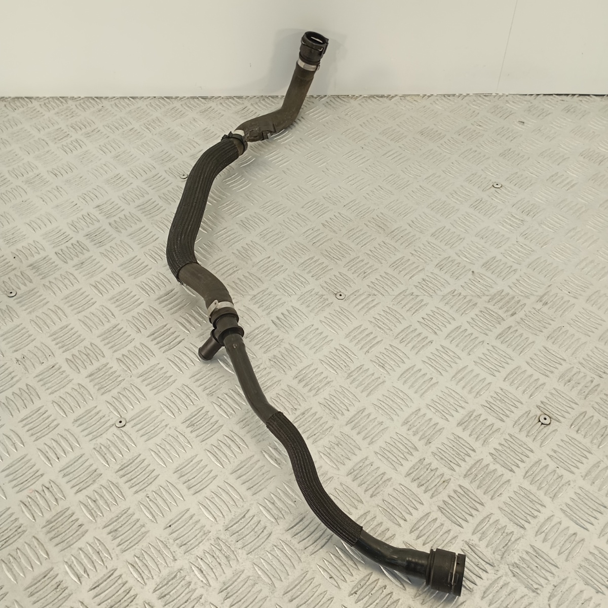 Tubo Raffreddamento Radiatore Alfa Romeo Stelvio 2.2 Q4 2017–2022 STU4201160-1 - immagine 3