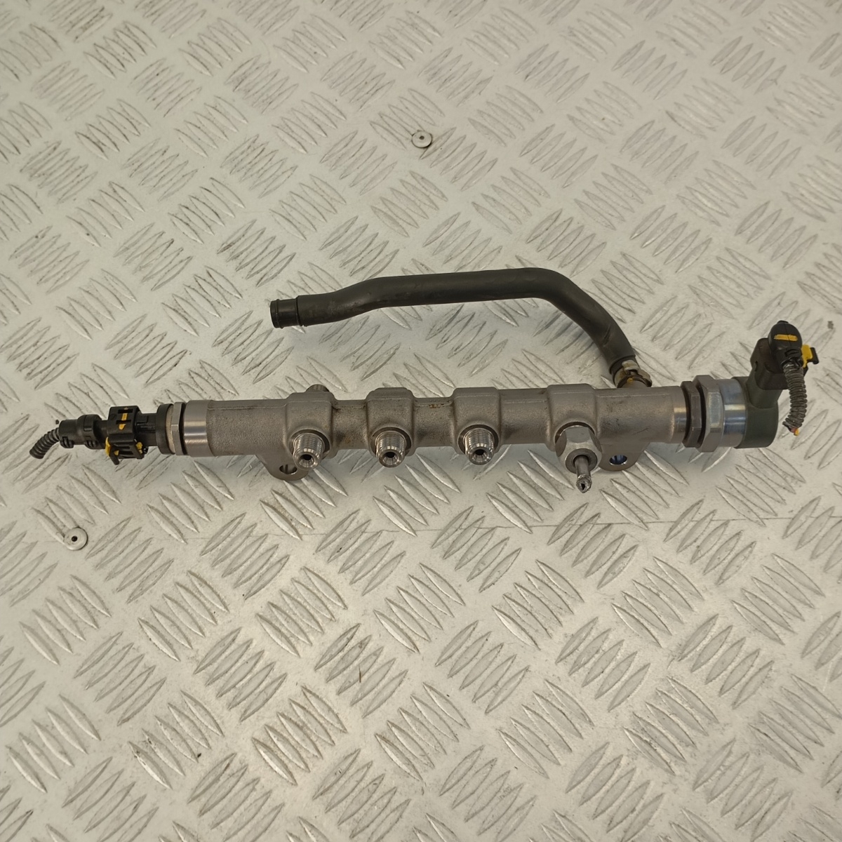 Flauto Iniettori Alfa Romeo Stelvio Giulia 2.2D 2016–2022 OEM 55260843 Bosch - immagine 3