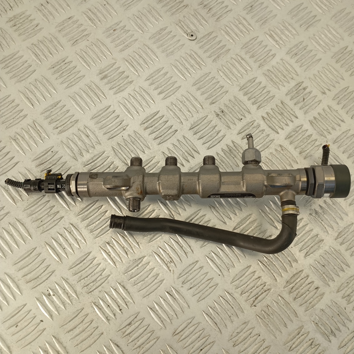 Flauto Iniettori Alfa Romeo Stelvio Giulia 2.2D 2016–2022 OEM 55260843 Bosch - immagine 4