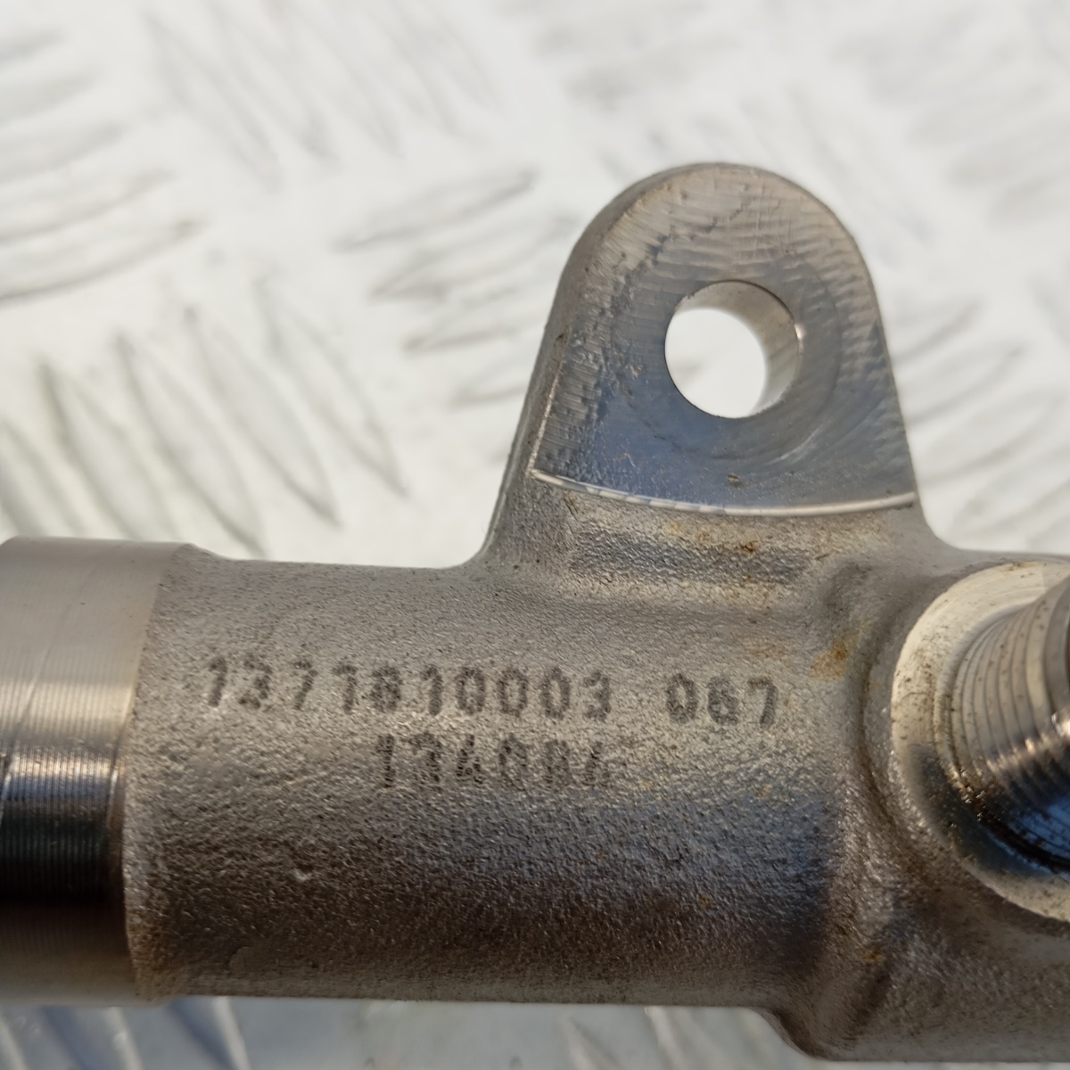 Flauto Iniettori Alfa Romeo Stelvio Giulia 2.2D 2016–2022 OEM 55260843 Bosch - immagine 2