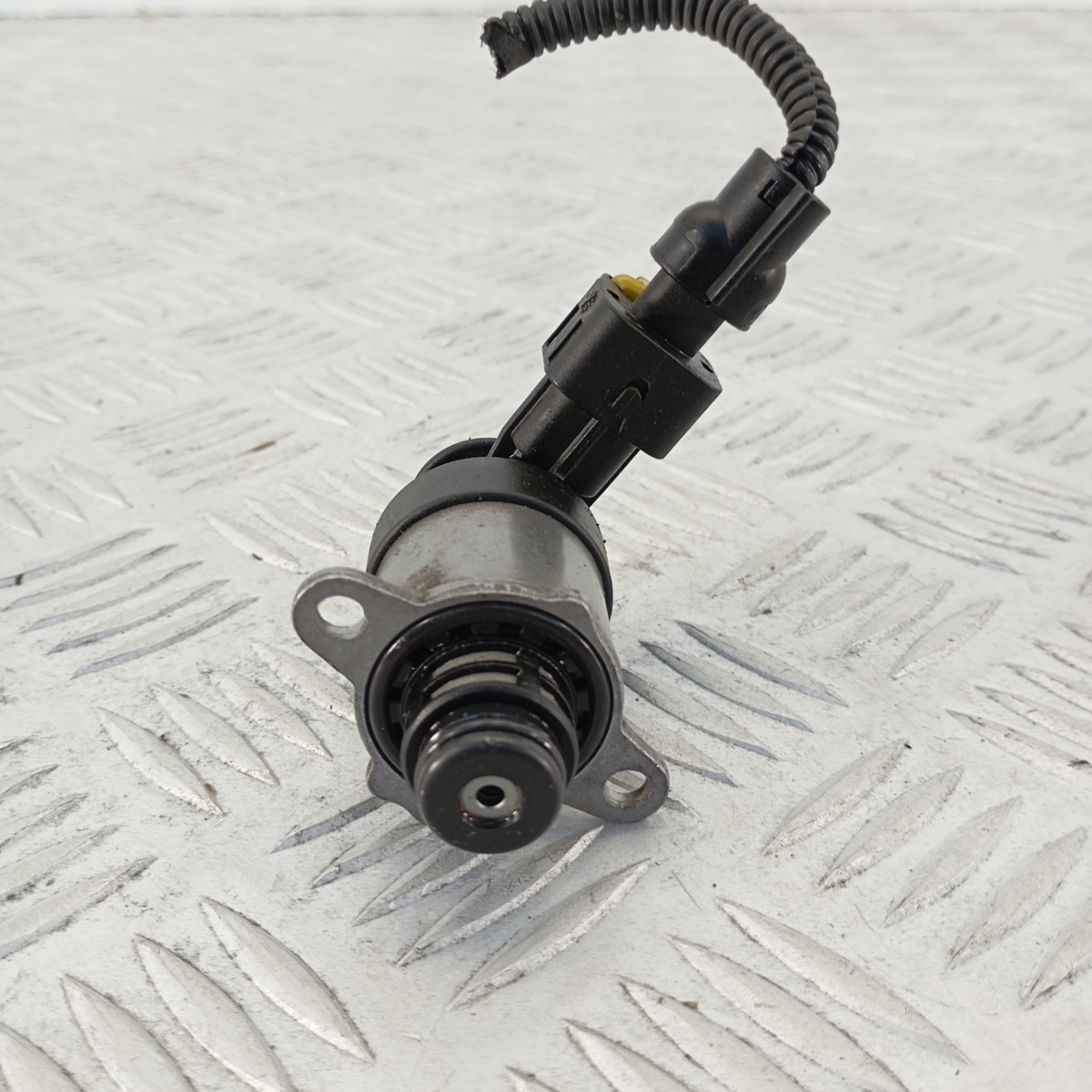 Valvola Regolazione Pompa Alta Pressione Bosch Giulia Stelvio Ducato 0928400821 - immagine 2