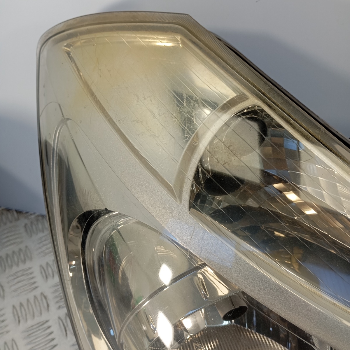 Faro anteriore destro Renault Clio III 2005-2012 OEM 8200244897 (leggeri graffi) - immagine 8