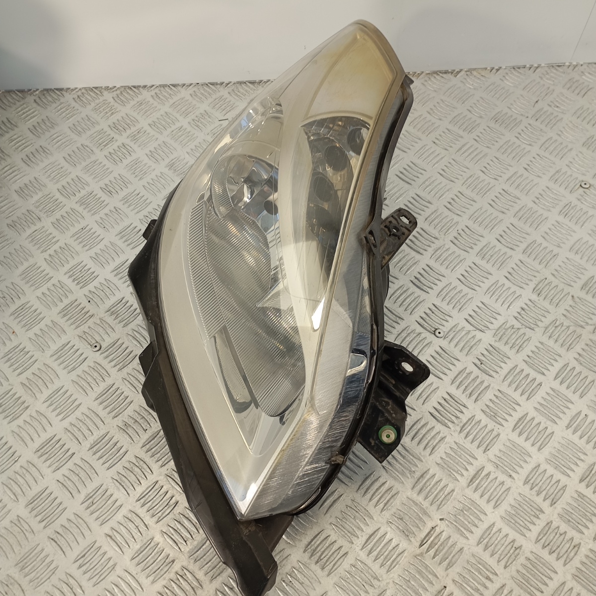 Faro anteriore destro Renault Clio III 2005-2012 OEM 8200244897 (leggeri graffi) - immagine 3