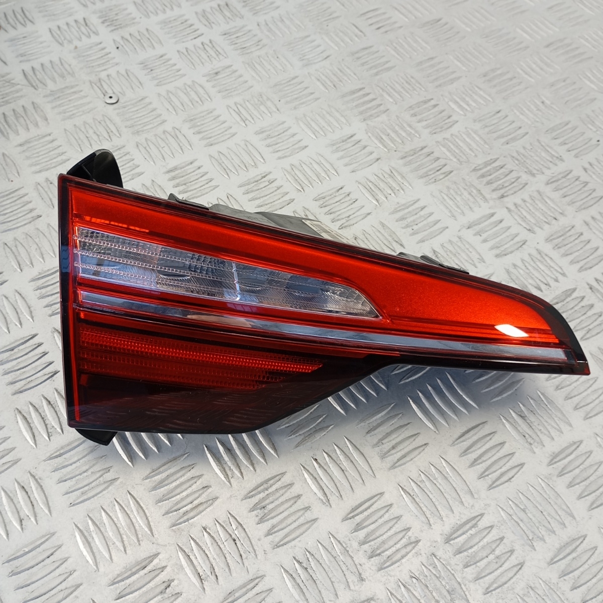 Fanale posteriore sinistro interno Audi A4 B9/B9.5 Avant SW 2016-2024 OEM 8W9 945 075 AA