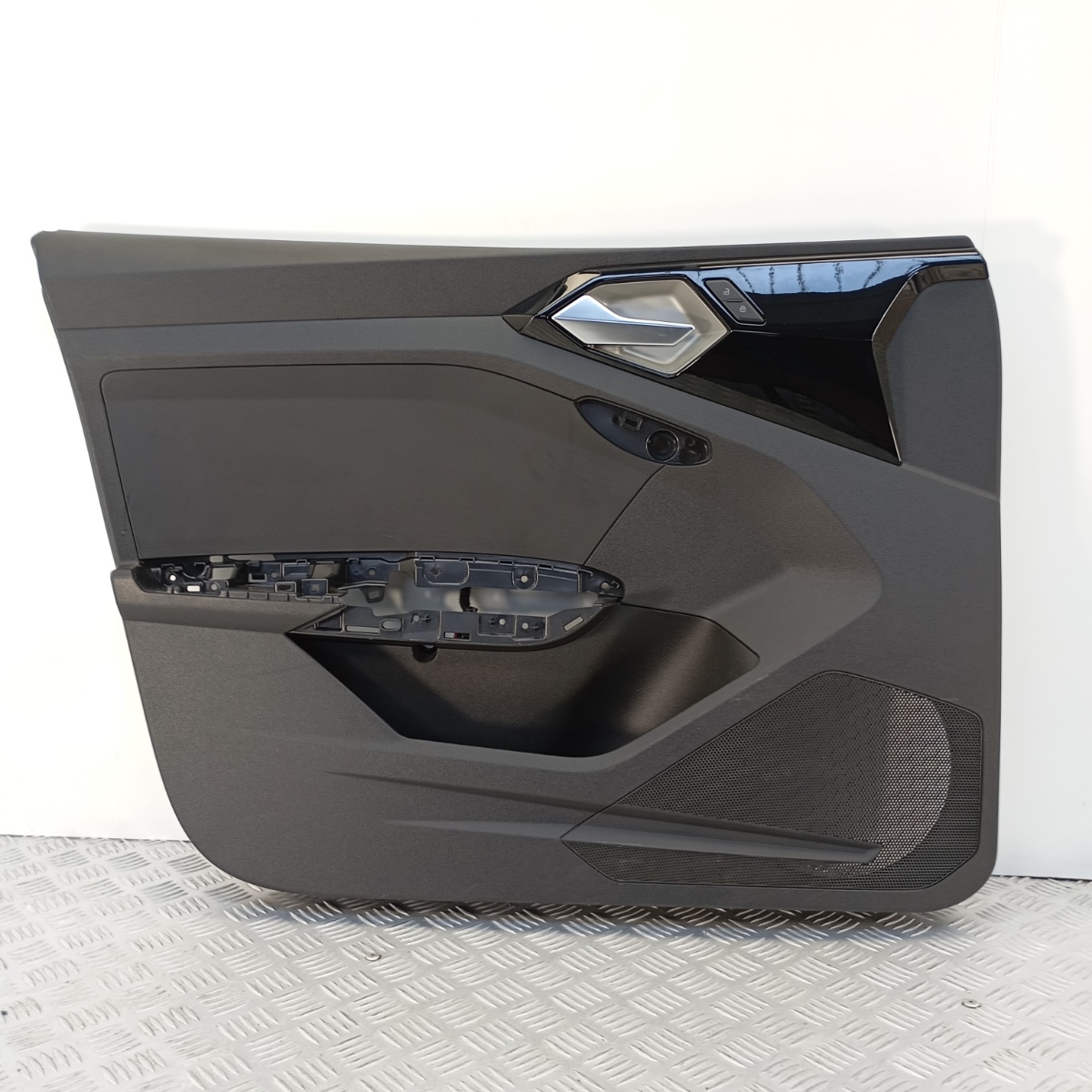 Pannello Interno Porta Anteriore Sinistra Audi A1 GB Sportback 2018-2025 OEM 82B867177