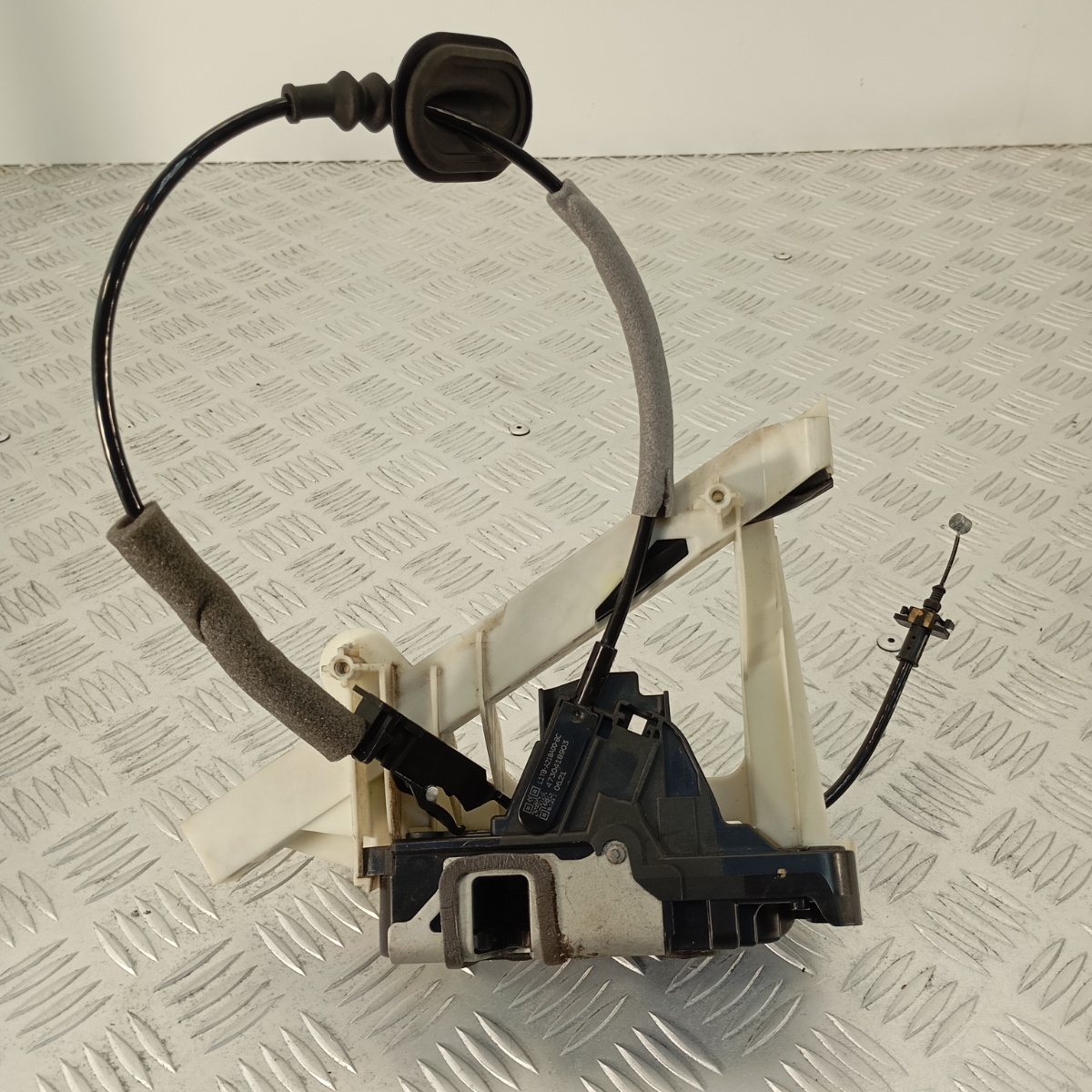 Serratura Porta Post. DX Ford Puma Fiesta Focus 2017–2023 OEM H1BA-A26412-CE - immagine 7