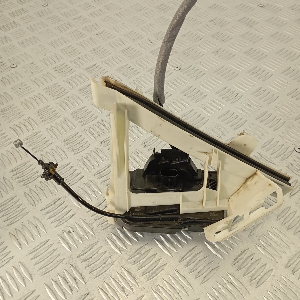 Serratura Porta Post. DX Ford Puma Fiesta Focus 2017–2023 OEM H1BA-A26412-CE - immagine 5
