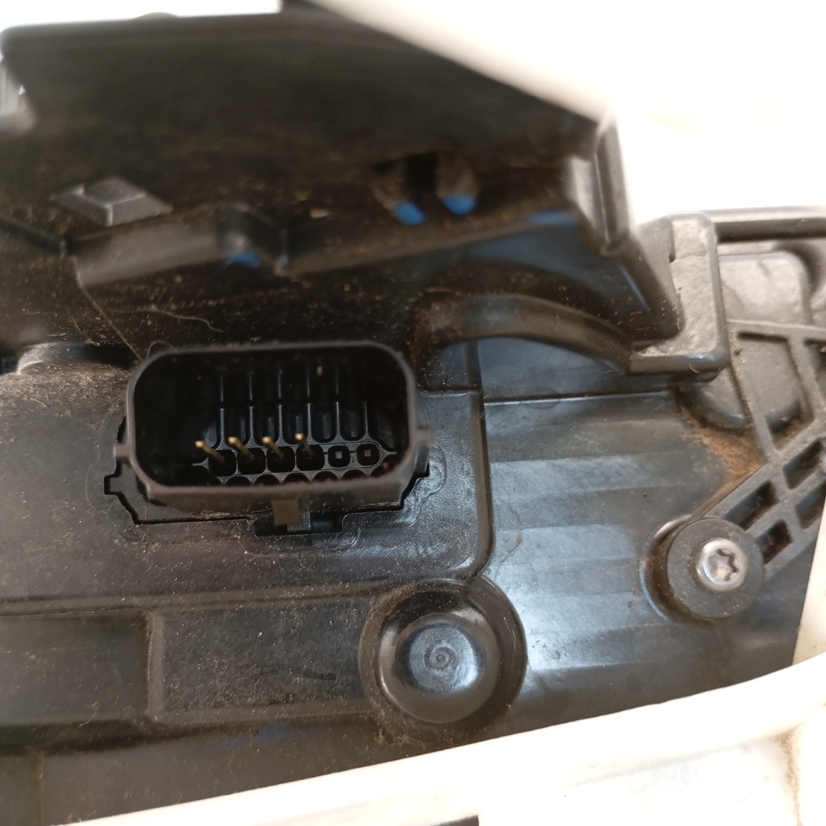 Serratura Porta Post. DX Ford Puma Fiesta Focus 2017–2023 OEM H1BA-A26412-CE - immagine 3