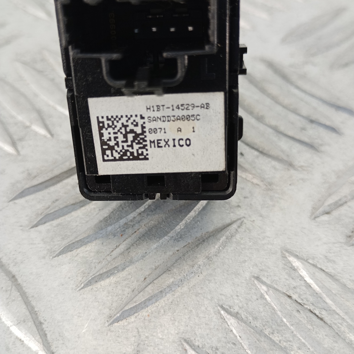 Interruttore Alzacristallo Posteriore Destro Focus Puma 2018> OEM H1BT14529AB - immagine 2
