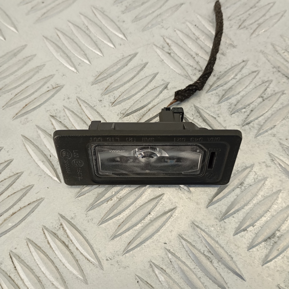 Luce Targa LED Posteriore Audi Q2 VW Tiguan II 5NA943021 Valeo - immagine 2