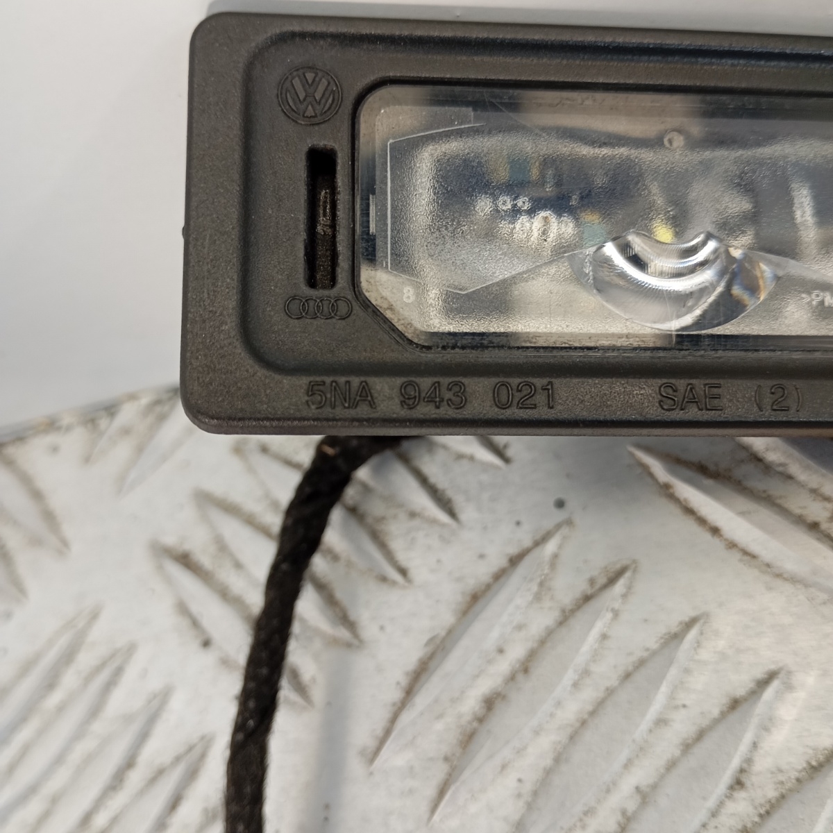 Luce Targa LED Posteriore Audi Q2 VW Tiguan II 5NA943021 Valeo - immagine 4