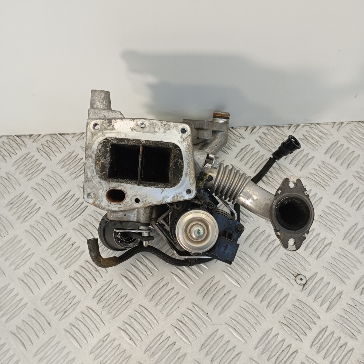 Valvola EGR Citroën DS5 SpaceTourer Jumper 2.0 HDi 2015–2021 OEM 9807593080 - immagine 3