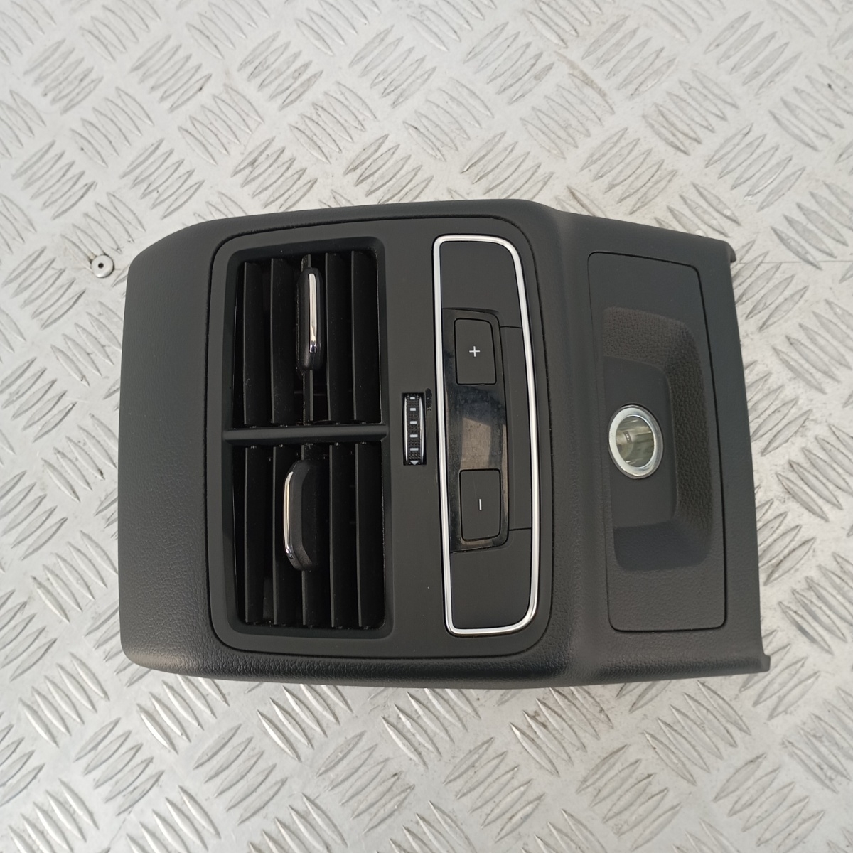 Console Clima Posteriore Audi A4 A5 B9.5 S Line Trizona USB 12V 8W0819203 - immagine 2