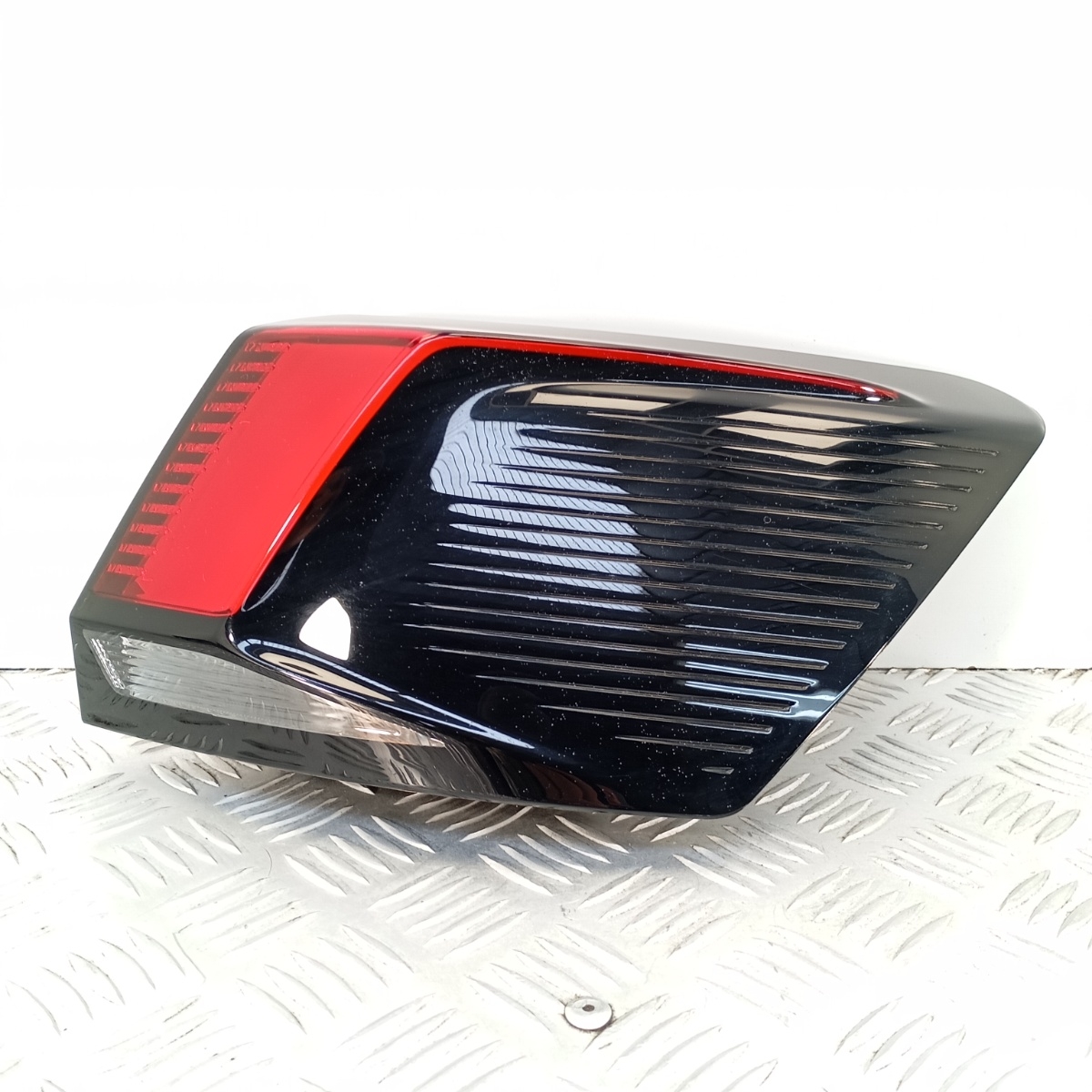 Fanale Posteriore Destro Peugeot 3008 II SUV 2016-2023 OEM 9810477080