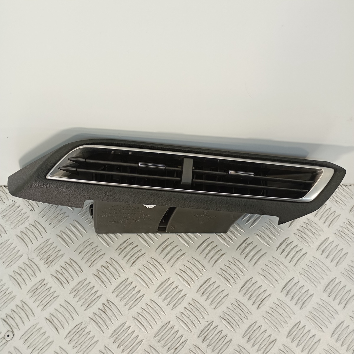 Bocchetta Aria Cruscotto Centrale Peugeot 3008 5008 II 2016-2023 OEM 9814075577 - immagine 5