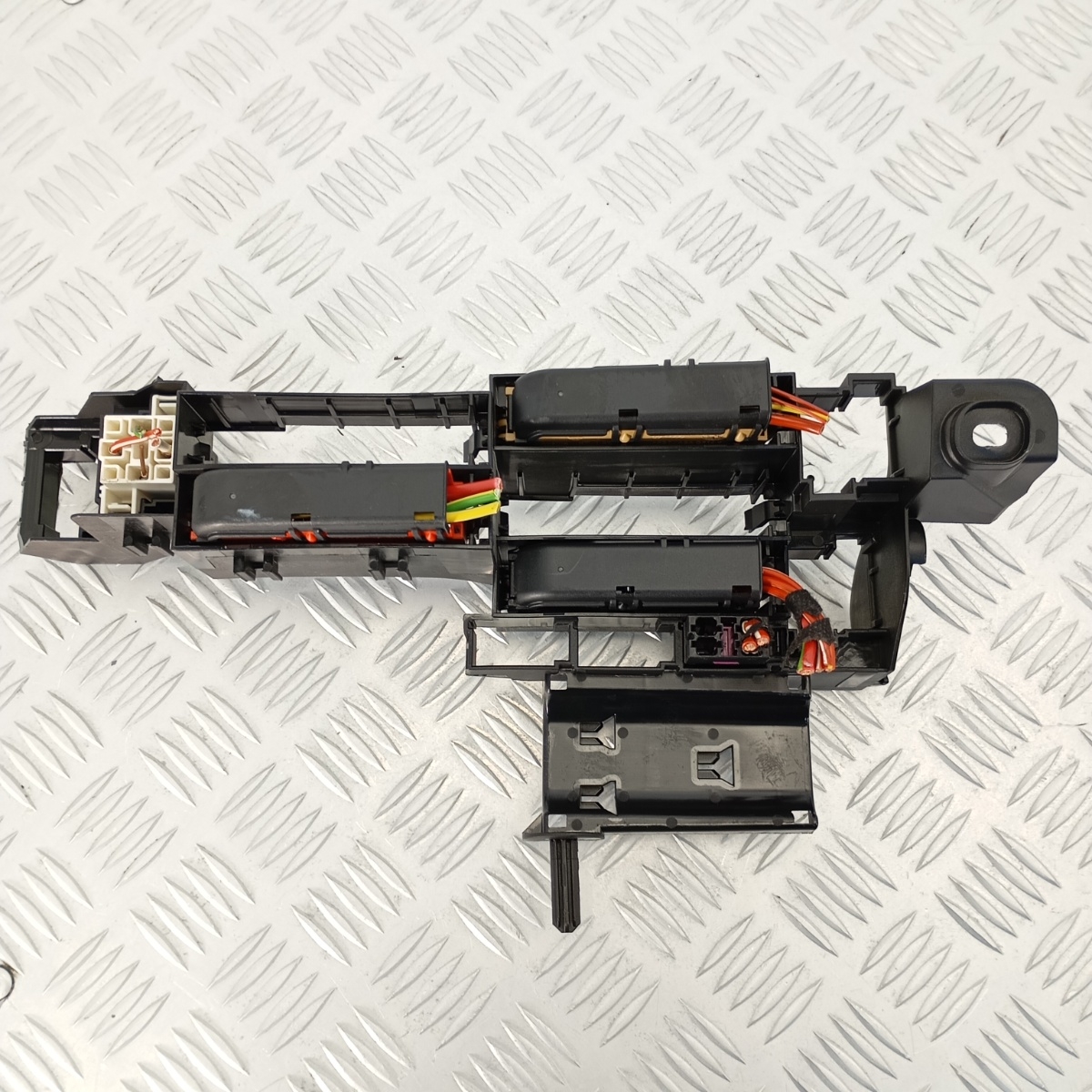 Scatola Fusibili Bagagliaio Audi A4 A5 S4 RS5 2017–2024 OEM 8W0971845AH