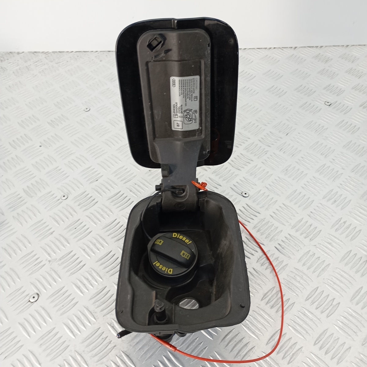 Sportellino Serbatoio Diesel AdBlue Audi A4 B9 A5 F5 Facelift 8W0809906D - immagine 5