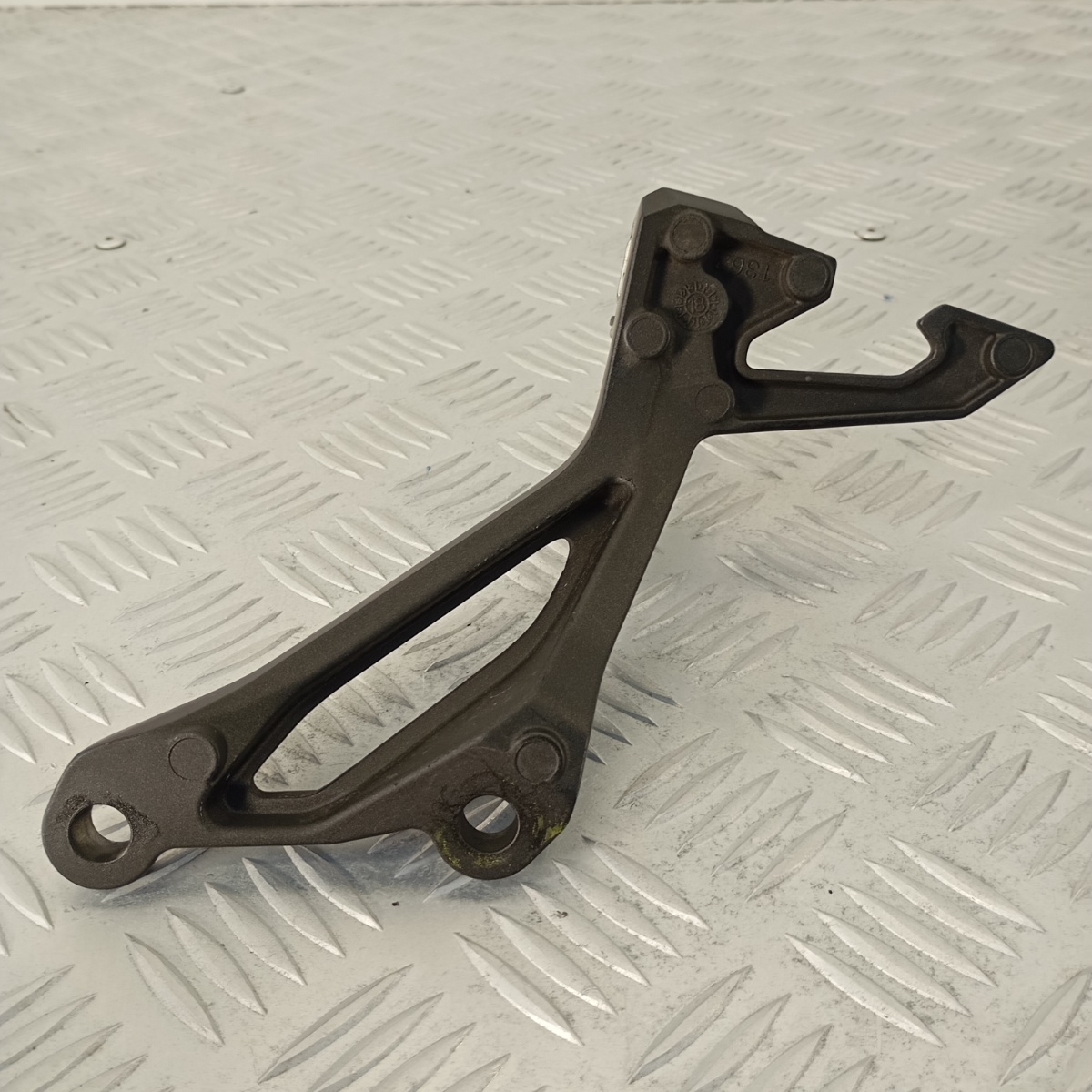 Pedana Passeggero Sinistra Kawasaki Z900 2017–2022 OEM Completa Supporto - immagine 5