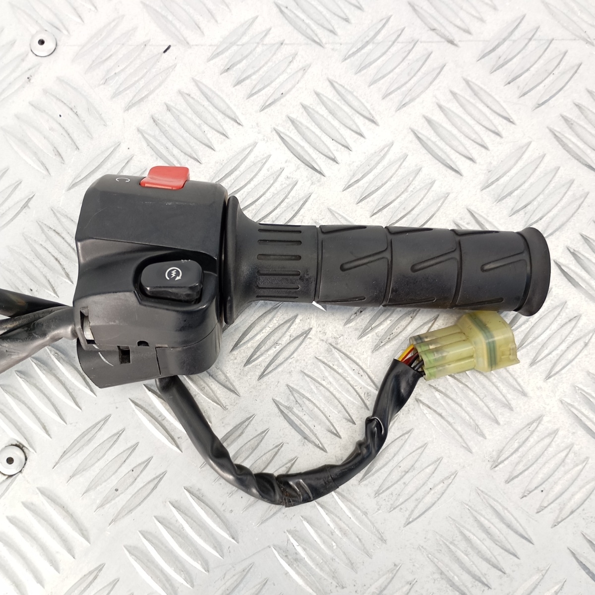 Manopola Acceleratore Destra Kawasaki Z900 2017–2023 OEM Comando Gas Start Stop - immagine 2