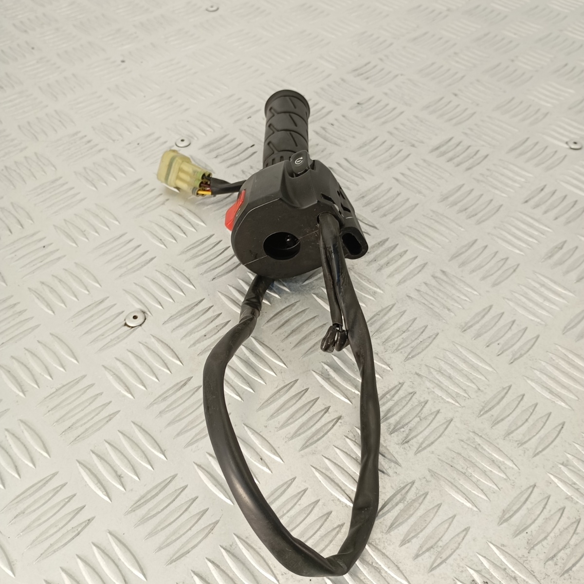 Manopola Acceleratore Destra Kawasaki Z900 2017–2023 OEM Comando Gas Start Stop - immagine 6