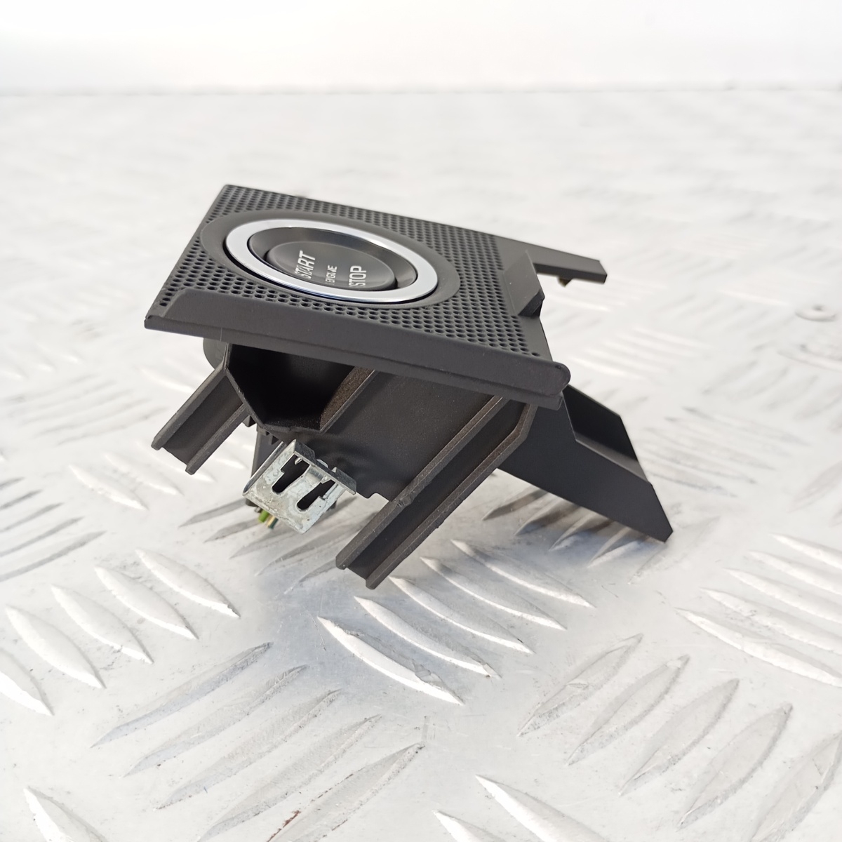 Pulsante Start Stop Motore Range Rover Sport L494 2013-2022 OEM 105109345 - immagine 2