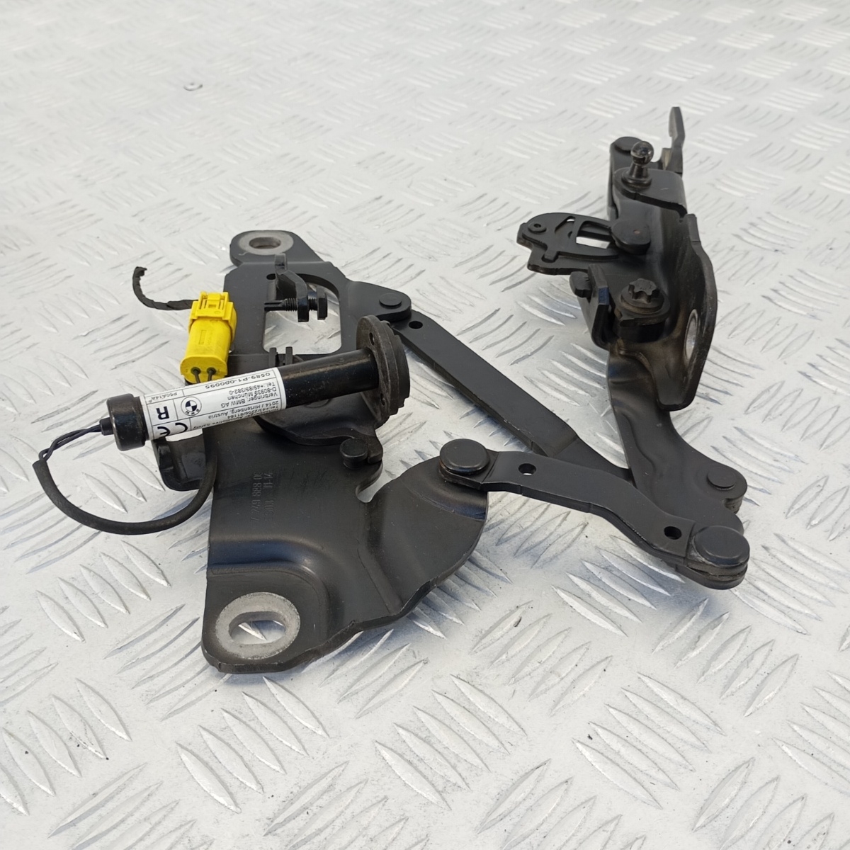 Cerniera Cofano Attivo Destra BMW F10 F11 OEM AR7263056 con Attuatore - immagine 7