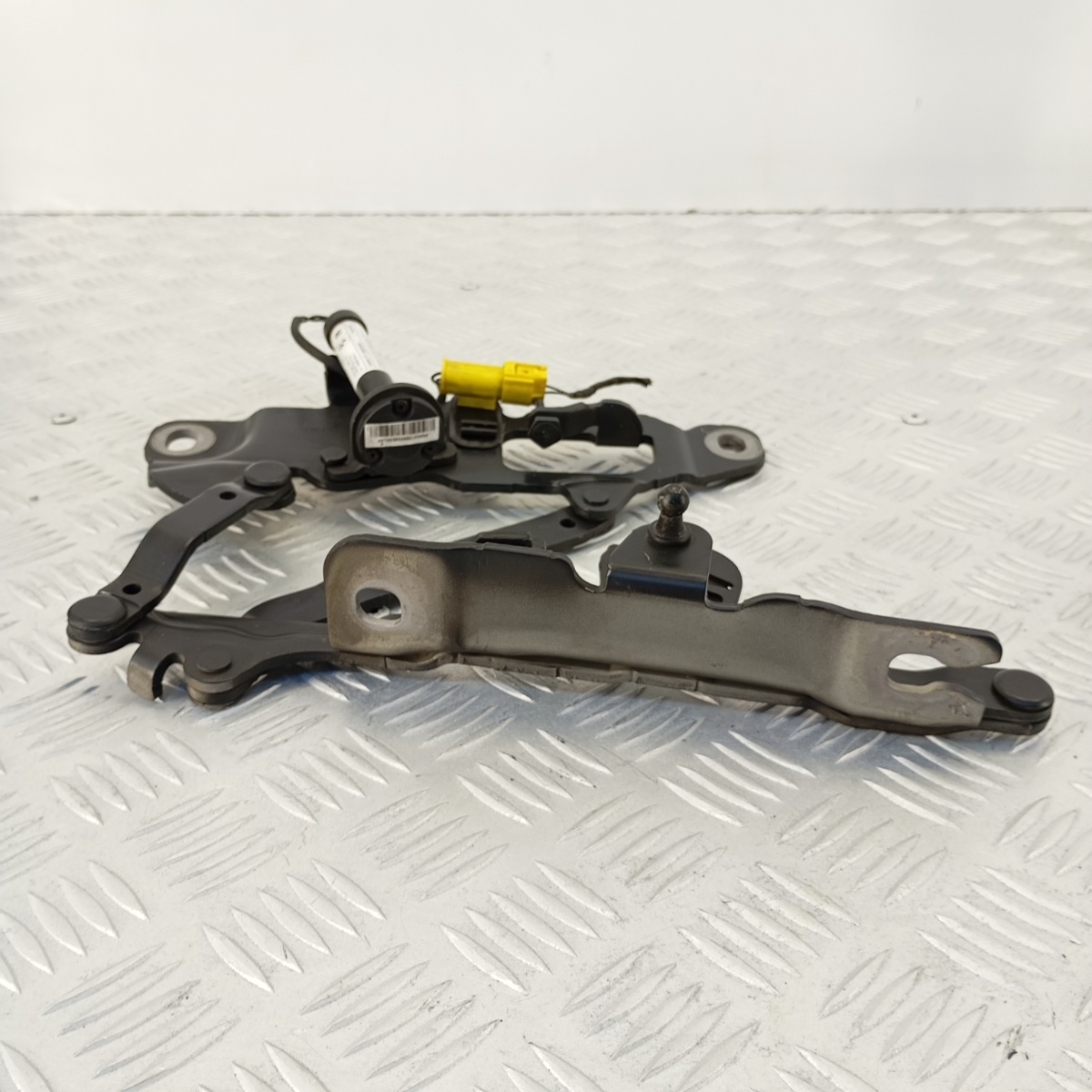 Cerniera Cofano Attivo Destra BMW F10 F11 OEM AR7263056 con Attuatore - immagine 5