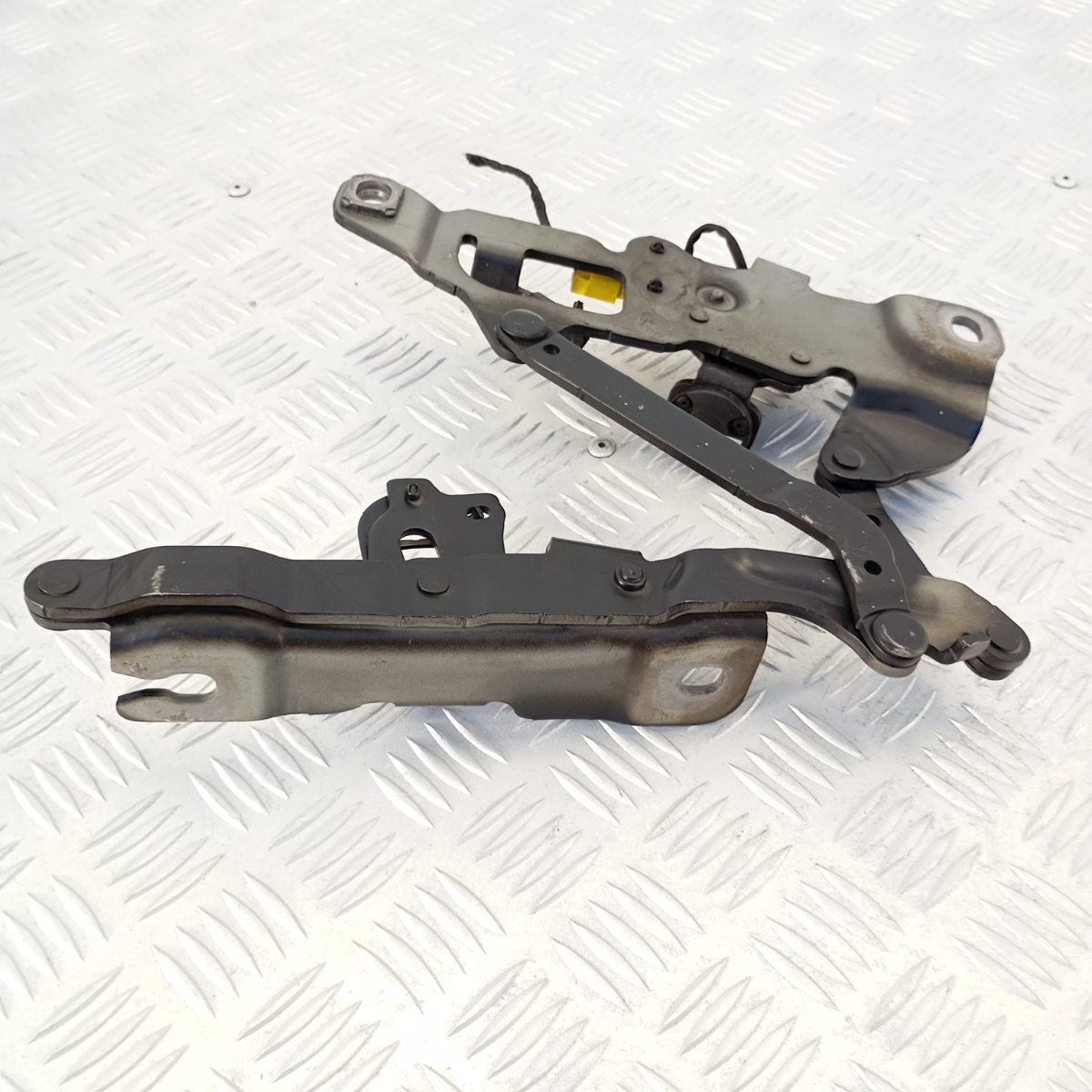 Cerniera Cofano Attivo Destra BMW F10 F11 OEM AR7263056 con Attuatore - immagine 9