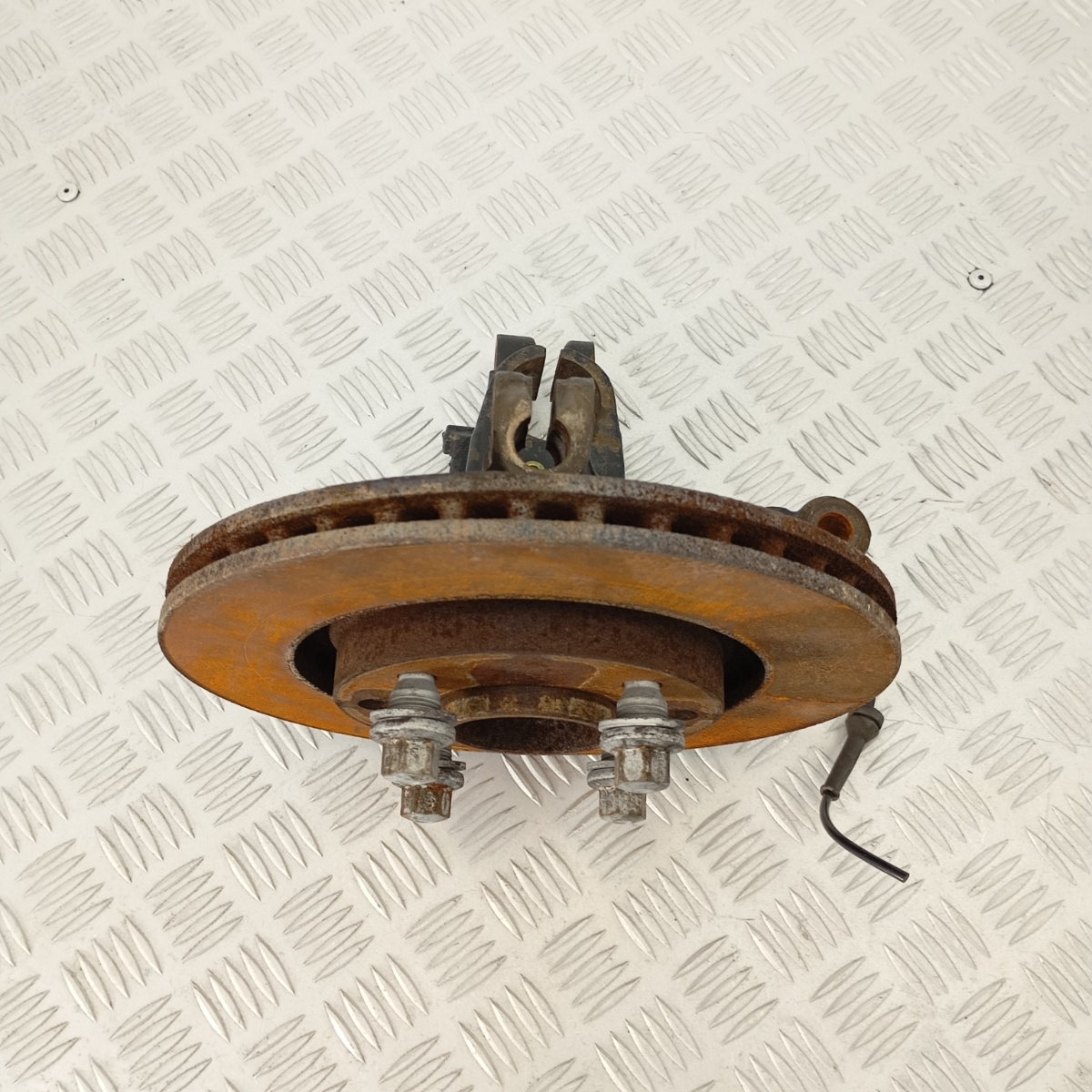 Fusello Mozzo Portamozzo Ant. DX Citroën DS3 1.6 VTi 2009–2020 con ABS e Disco - immagine 7