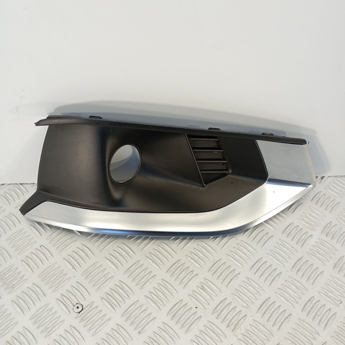 Griglia Radar Anteriore Destra Audi A4 B9.5 2020–2024 OEM 8W0807682AK - immagine 4
