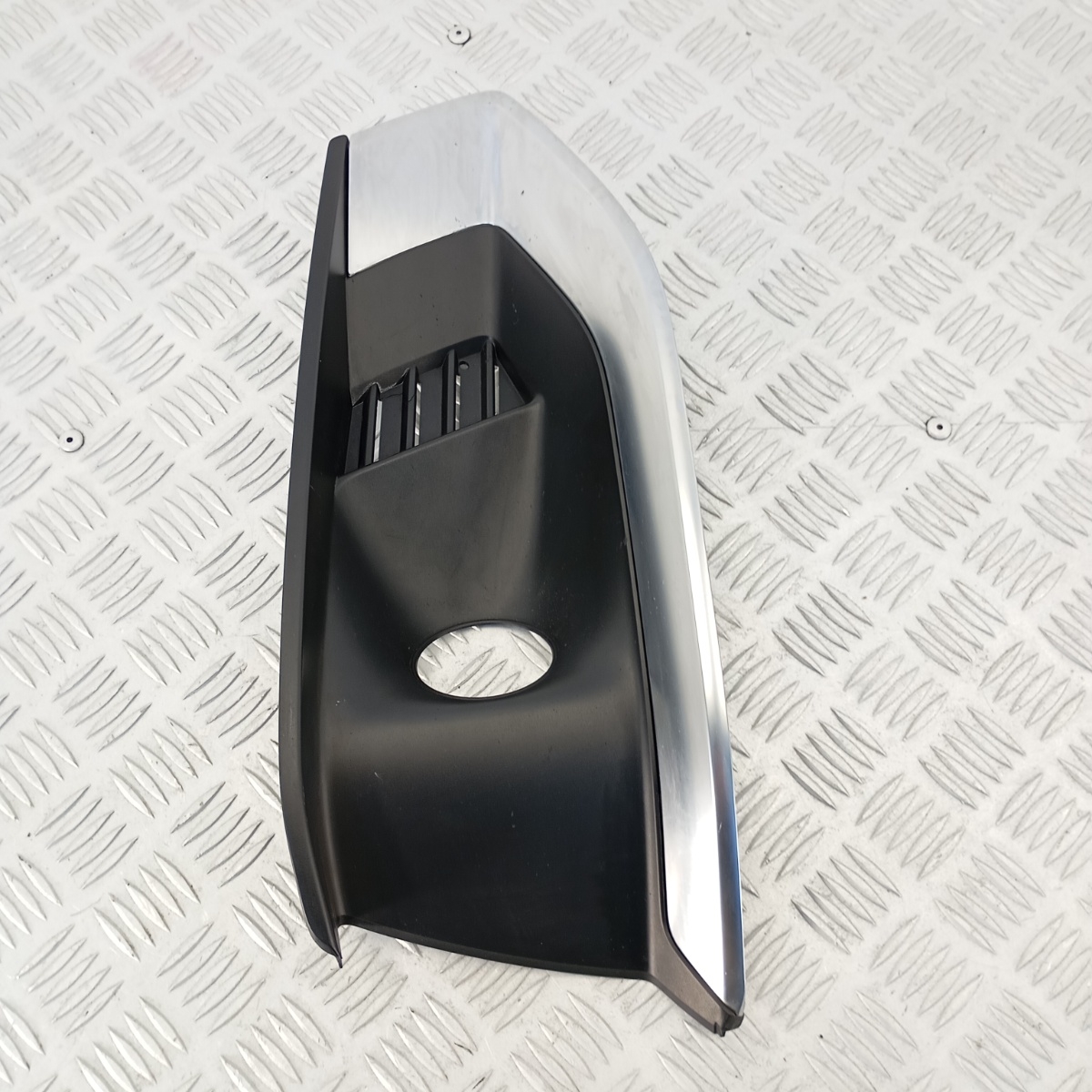 Griglia Radar Anteriore Destra Audi A4 B9.5 2020–2024 OEM 8W0807682AK - immagine 5