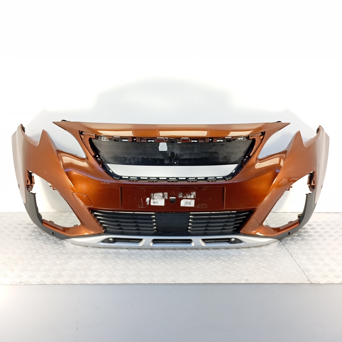 Paraurti Anteriore Peugeot 3008 II 2016–2020 con Fori Sensori OEM 9815499077