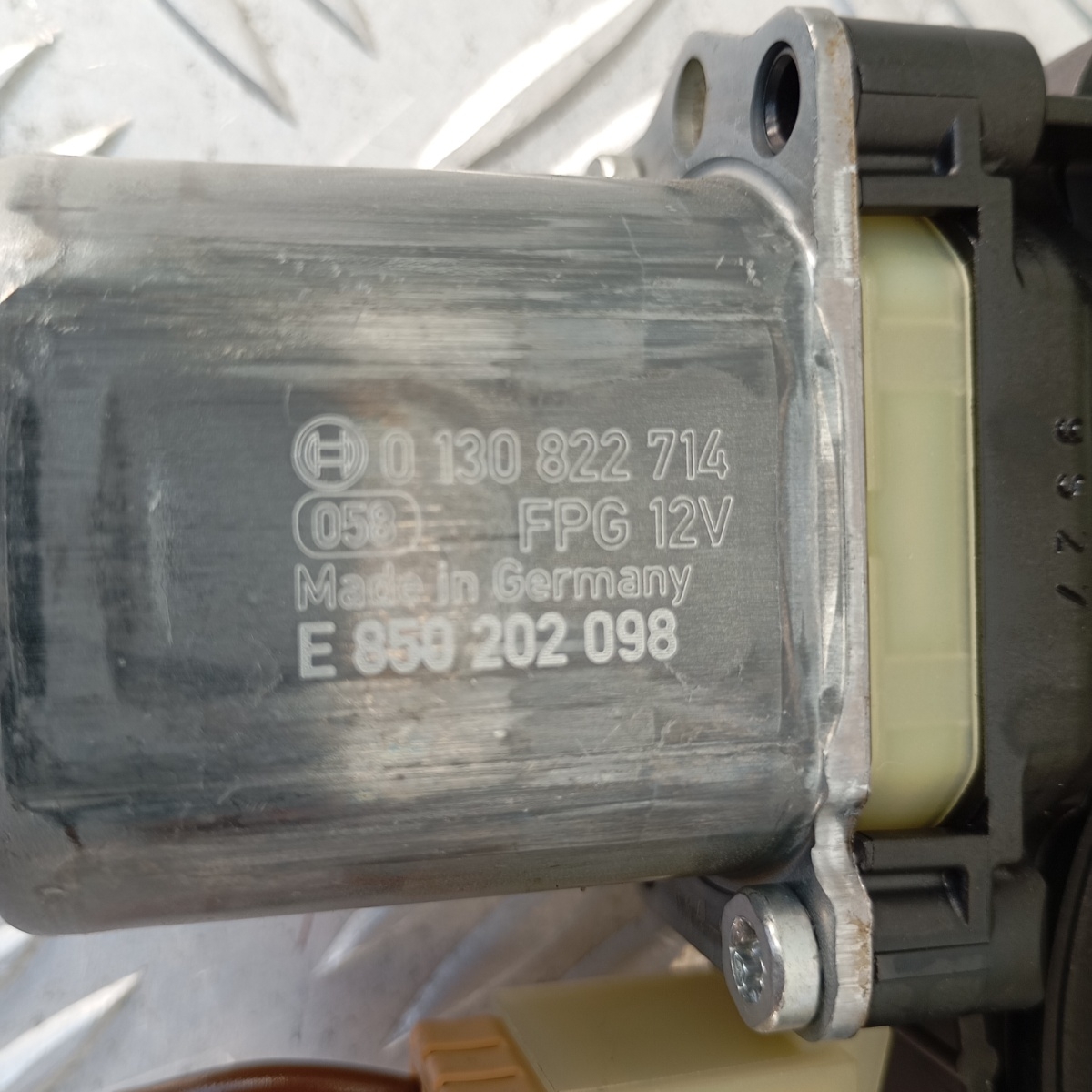 Alzacristalli Anteriore Sinistro VW T-Roc 2020 2GA837461F Bosch - immagine 5