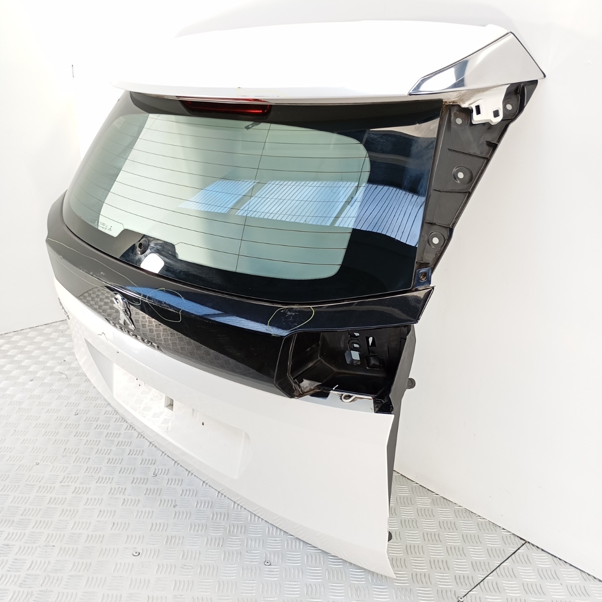 Portellone Posteriore Peugeot 3008 II 2016–2023 con Lunotto e Foro Telecamera - immagine 2