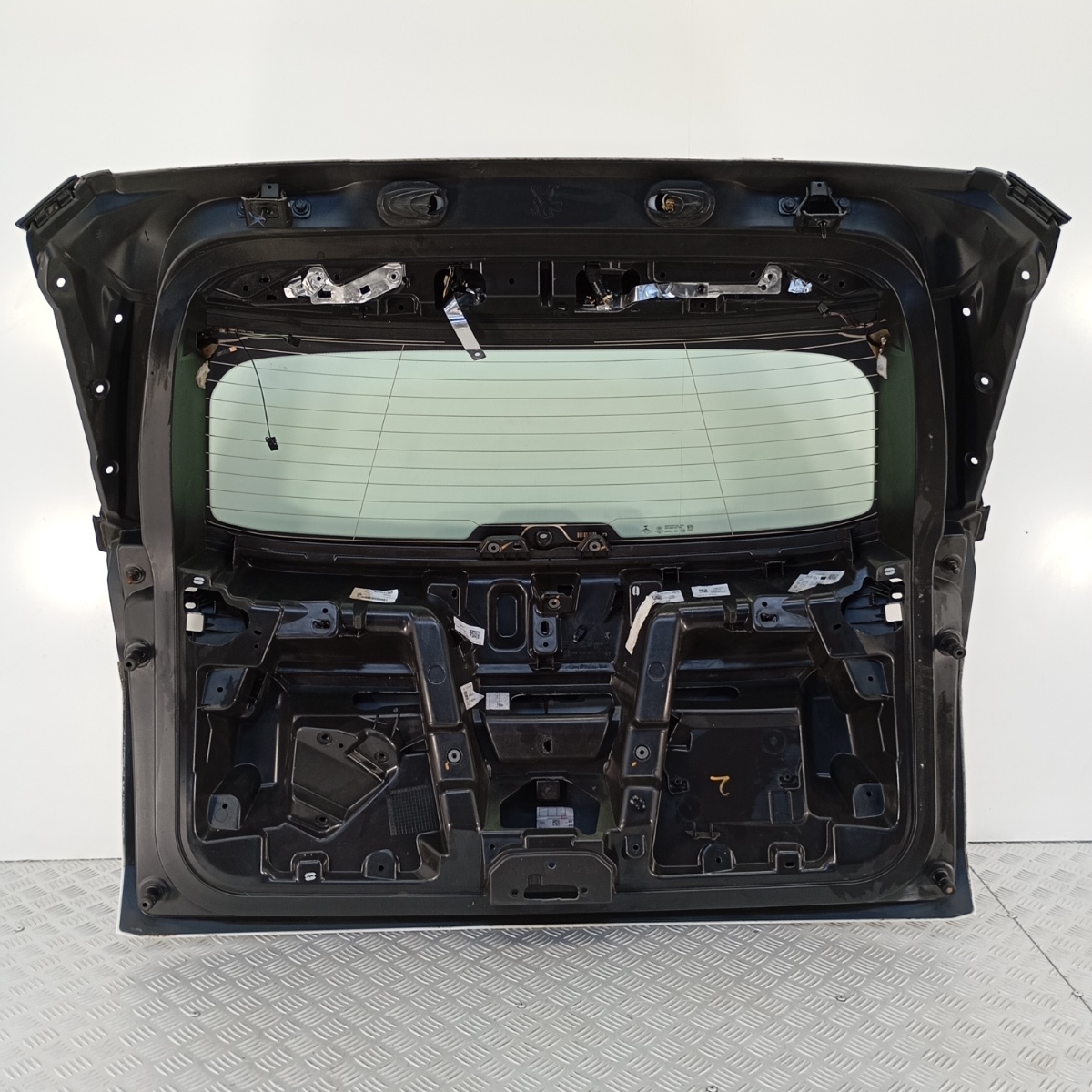 Portellone Posteriore Peugeot 3008 II 2016–2023 con Lunotto e Foro Telecamera - immagine 10