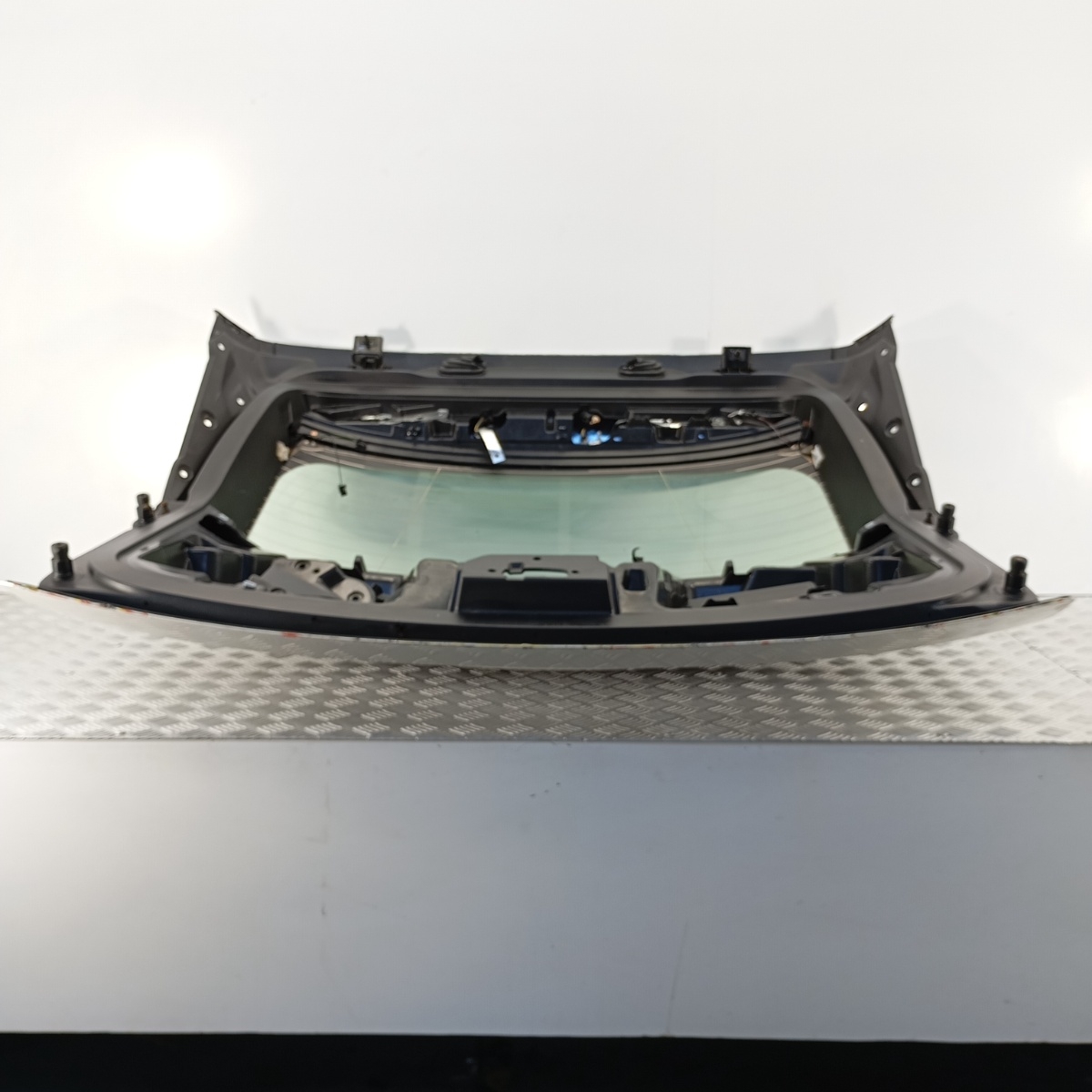 Portellone Posteriore Peugeot 3008 II 2016–2023 con Lunotto e Foro Telecamera - immagine 7