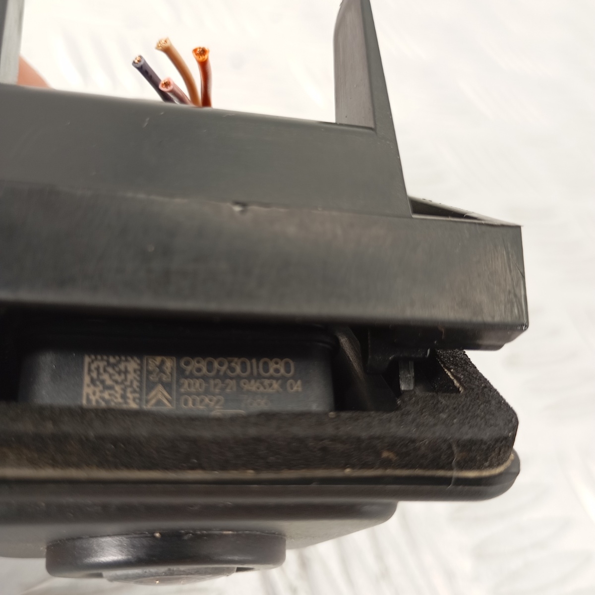 Telecamera Retromarcia Peugeot 3008 II 5008 SUV 16-24 9809301080 - immagine 3