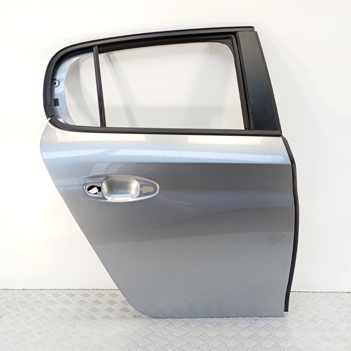 Porta Posteriore Destra Peugeot 208 II 2019–2023 Grigia OEM AMC048