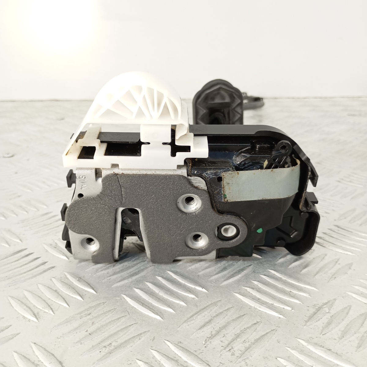 Serratura Porta Anteriore Sinistra Ford Focus IV 2018–2025 OEM E01961-105 LH-DD