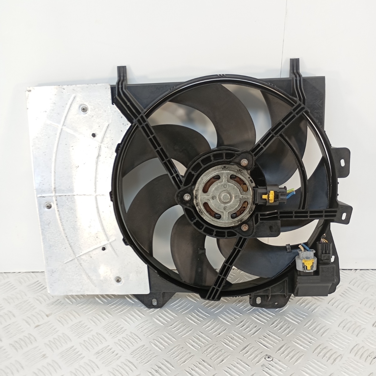 Gruppo Elettroventola Radiatore Peugeot 207 1.6 Citroën C2 C3 OEM 9653825880 - immagine 4