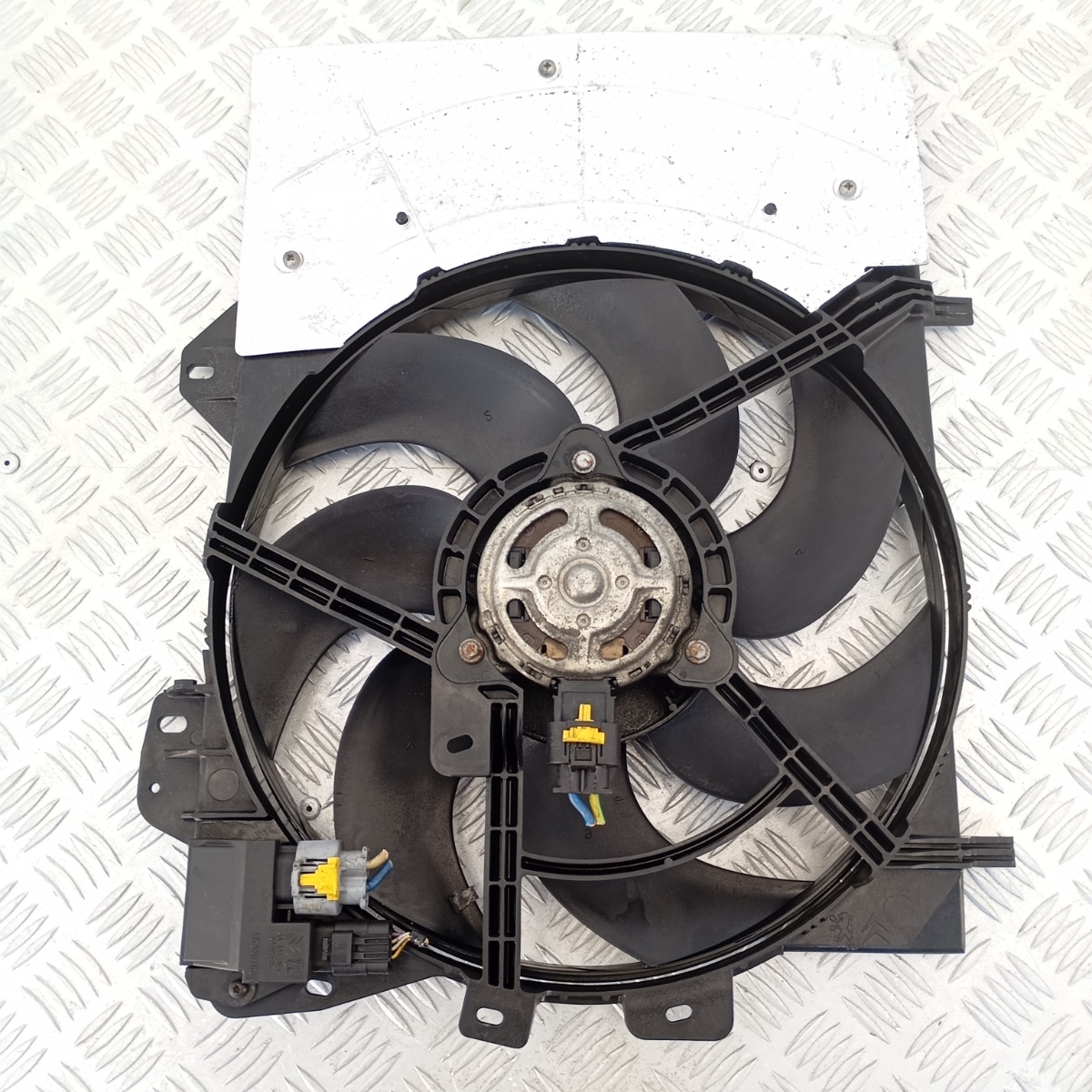 Gruppo Elettroventola Radiatore Peugeot 207 1.6 Citroën C2 C3 OEM 9653825880 - immagine 7
