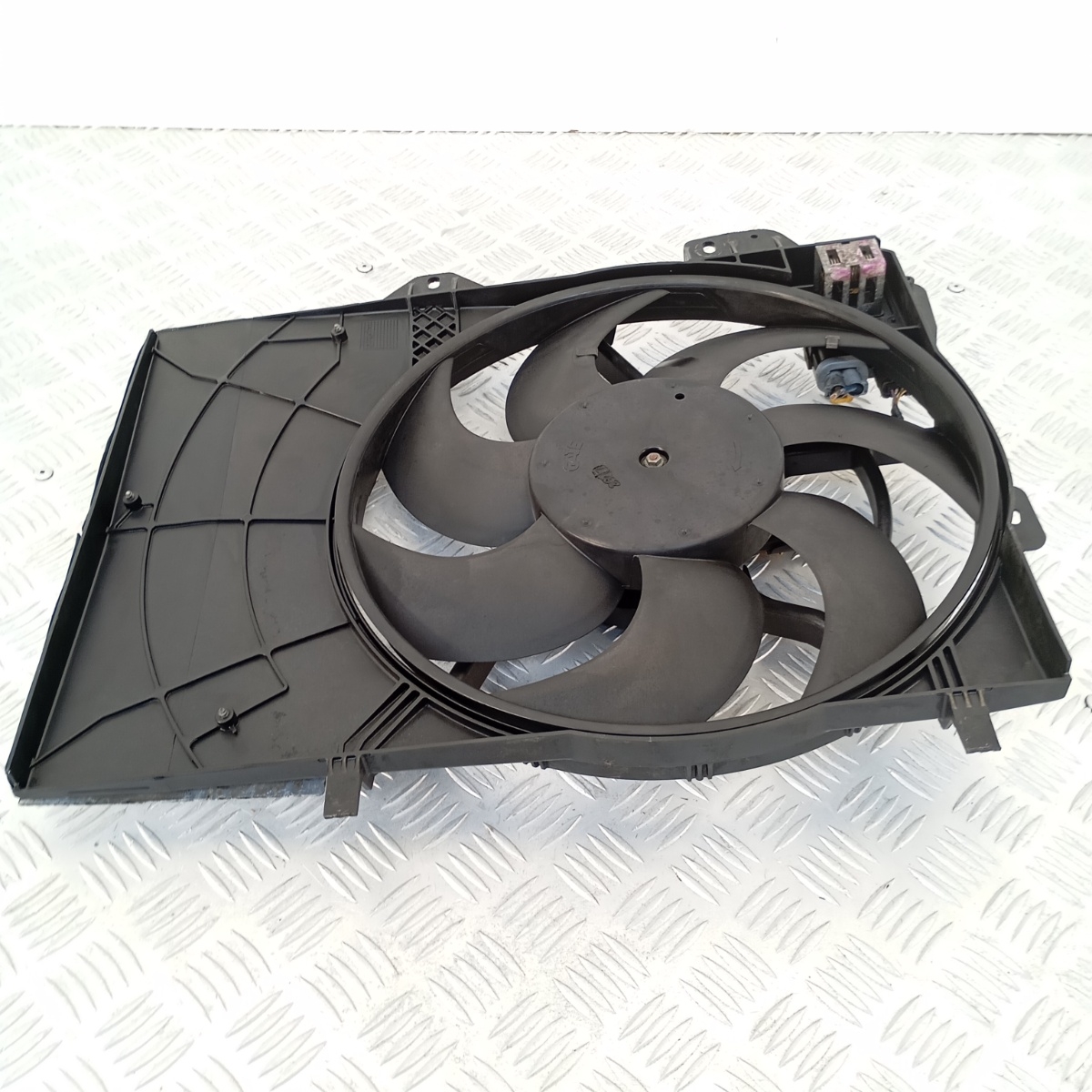 Gruppo Elettroventola Radiatore Peugeot 207 1.6 Citroën C2 C3 OEM 9653825880 - immagine 3