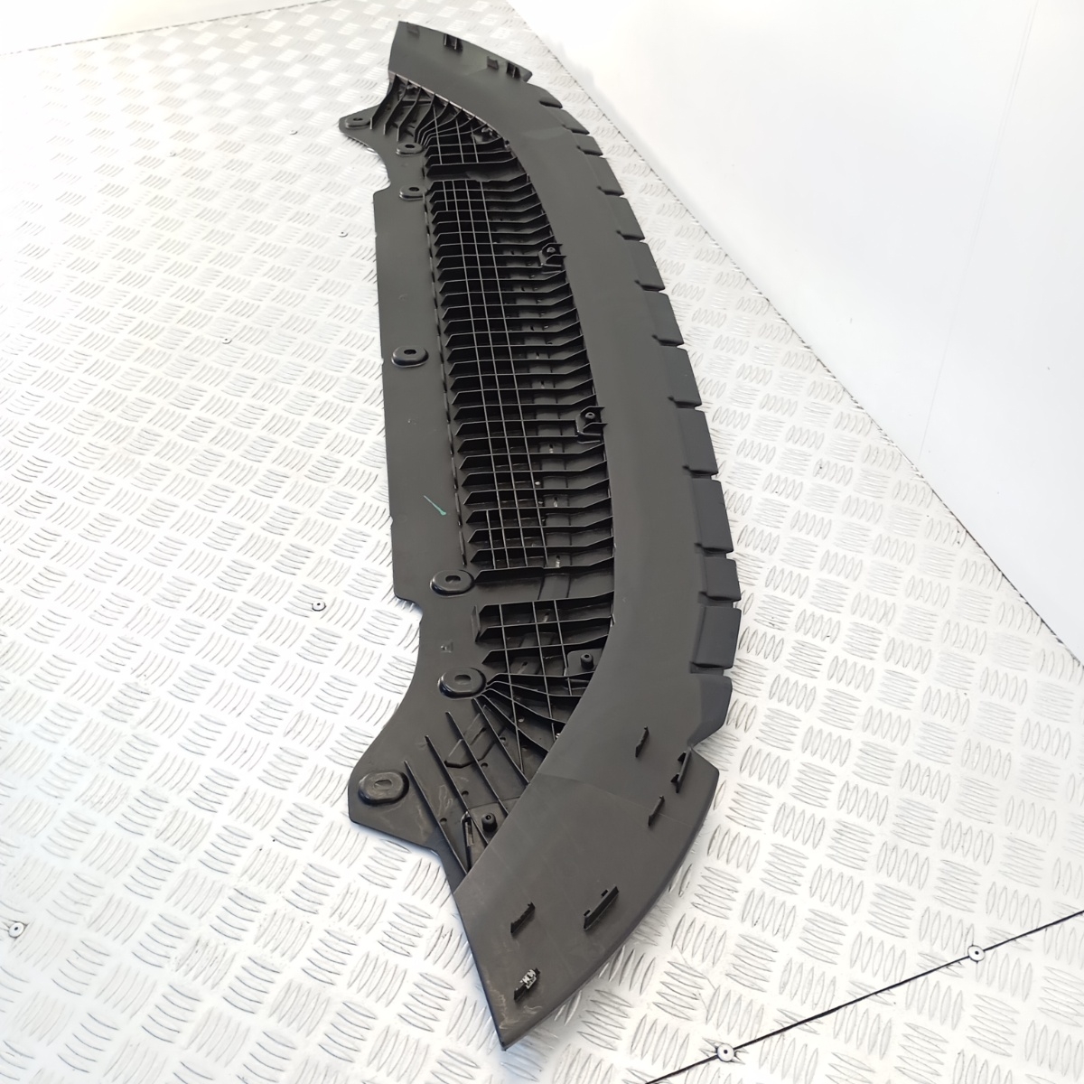 Protezione Sottoscocca Anteriore Audi A6 C8 2019–2025 OEM 4K0807611 - immagine 8