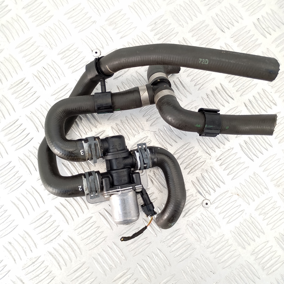 Kit Elettrovalvola con Tubi Radiatore 3 Vie Audi A4 A5 B9 B9.5 8W0145925P