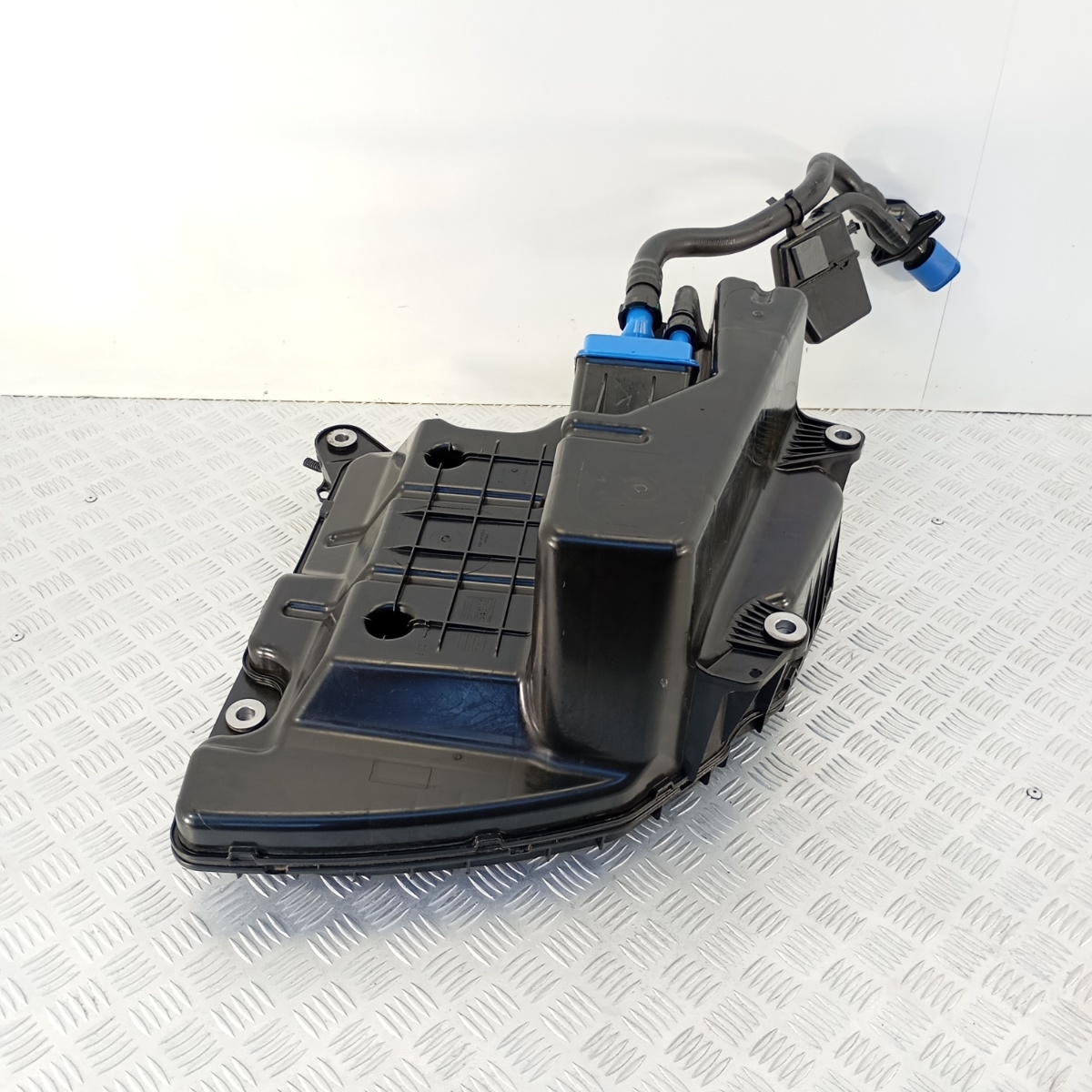 Serbatoio AdBlue Audi A4 B9 A5 F5 2.0 TDI OEM 8W0131878BP - immagine 8